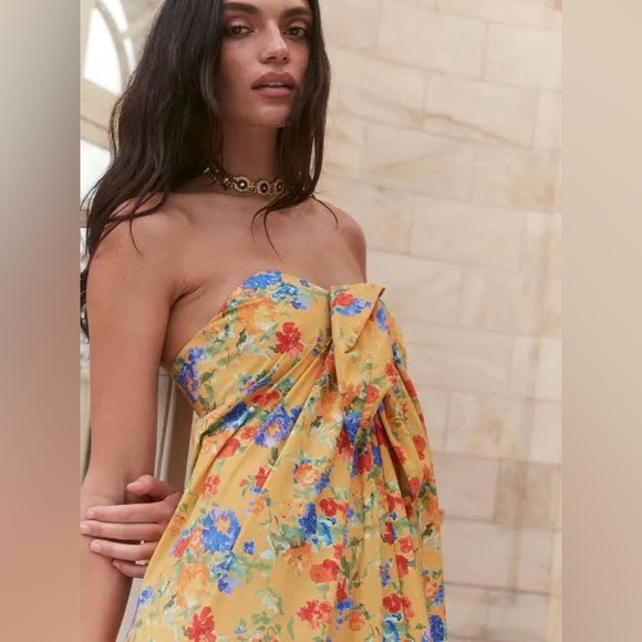 Caroline Constas Kaia Gown
Color
: 
Yellow Radiant Floral - Picture 2 of 5